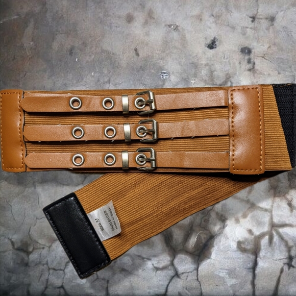 Brown Stretch Belt 3 Buckles in Front Velcro Closure in Back Silver S/M - Picture 10 of 10